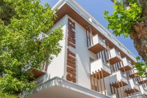 Hotel Saint Tropez Riccione nuova facciata in dettaglio